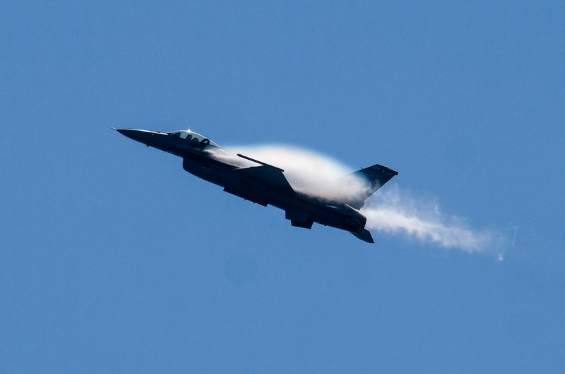 Máy bay chiến đấu F-16 của Mỹ là phương tiện chiến tranh mà Ukraine đang rất muốn có (Ảnh: Xinhua).