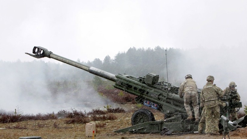 Lựu pháo M777 Mỹ viện trợ cho Ukraine không có hệ thống GPS và máy tính kèm theo (Ảnh: Reuters).