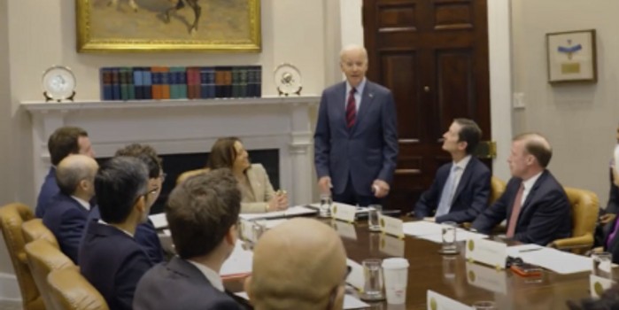 Tổng thống Joe Biden, Phó Tổng thống Kamala Harris gặp các CEO các Công ty công nghệ bàn về an toàn của công nghệ AI (Ảnh: Sina).
