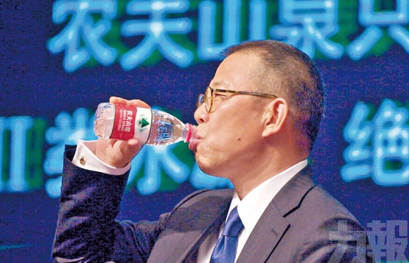 Chung Thiểm Thiểm, tỉ phú ba năm liền giữ ngôi người giàu nhất Trung Quốc nhờ bán nước suối (Ảnh: Sohu)