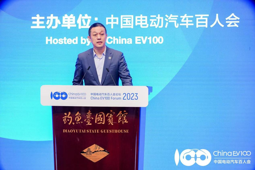 Ông Lý Bân phát biểu tại Diễn đàn China EV100 (Ảnh: Creader) ly-ban-phat-bieu-7612.png