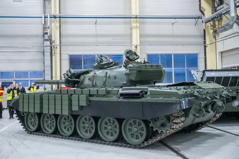 Xe tăng chủ lực T-72B hiện đại hóa của Cộng hòa Sec chuyển giao cho Ukraine. Ảnh Military Leak.
