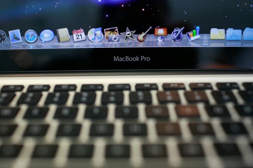 Máy tính xách tay MacBook Pro của Apple. Ảnh minh họa Reuters