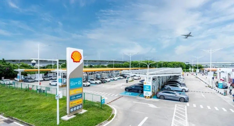 Trạm sạc xe điện lớn nhất thế giới của liên doanh BYD-Shell ở Thẩm Quyến, Trung Quốc (Ảnh: The Driven)