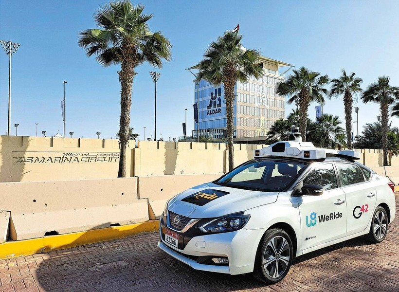 Robotaxi WeRide đỗ trên một con phố ở Abu Dhabi, UAE đầu năm 2023. Ảnh ChinaDaily 
