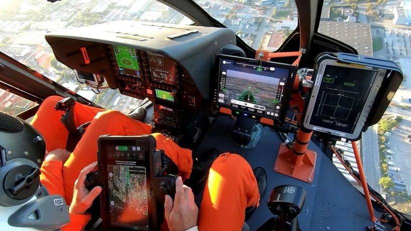 Điều khiển bay trực thăng với công nghệ Giao diện Người - Máy trên máy tính bảng. Ảnh Airbus Helicopters