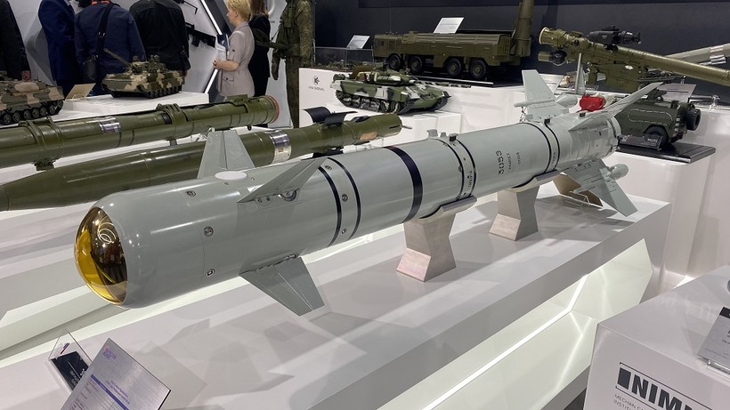 Tên lửa không đối đất hạng nhẹ LMUR “Izdeliye 305”. Ảnh Russian Gazeta.