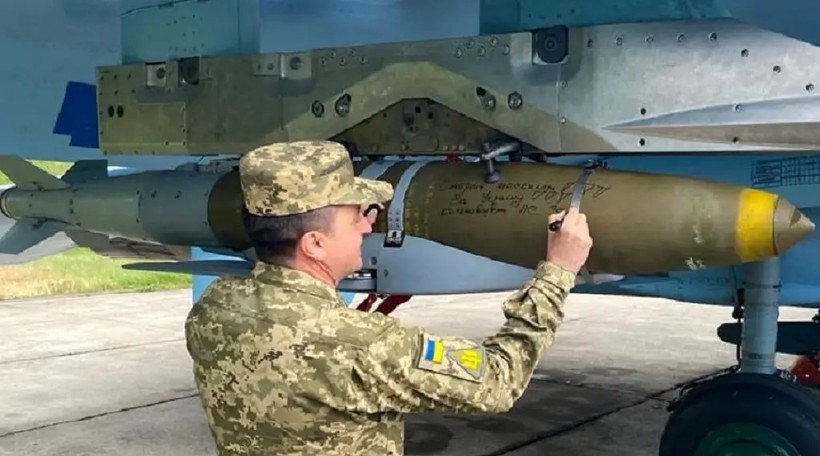 Bom JDAM-ER được lắp đặt trên máy bay chiến đấu Su-27 của không quân Ukraine. Ảnh Military Ukraine.
