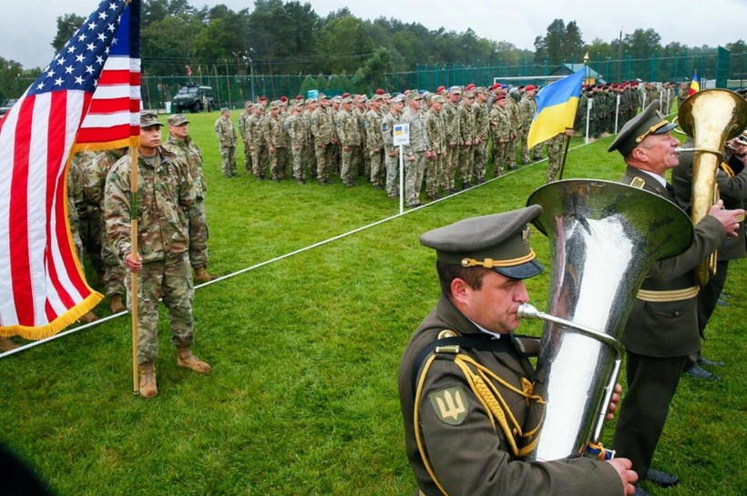 Quân đội NATO đã hiện diện nhiều nơi trên đất Ukraine (Ảnh: KP.ru)