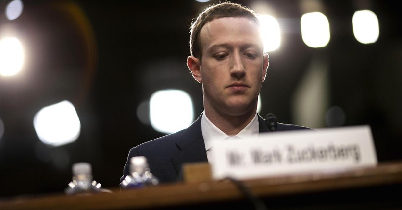 Trong phiên điều trần thứ 2 trước Quốc hội Mỹ, ông Zuckerberg đã thừa nhận chính dữ liệu của mình cũng bị bán cho CA. Nguồn: BBC