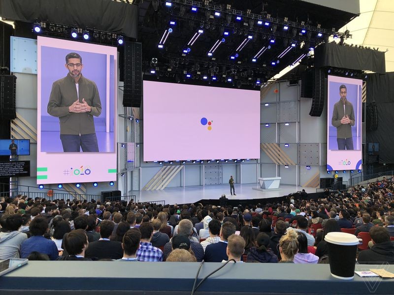 CEO của Google, Sundar Pichai thuyết trình tại buổi khai mạc Google I/O 2018. Nguồn: TheVerge