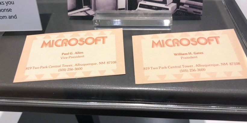 Tấm danh thiếp đầu tiên của 2 nhà sáng lập Microsoft, Bill Gates và Paul Allen. Ảnh: BI