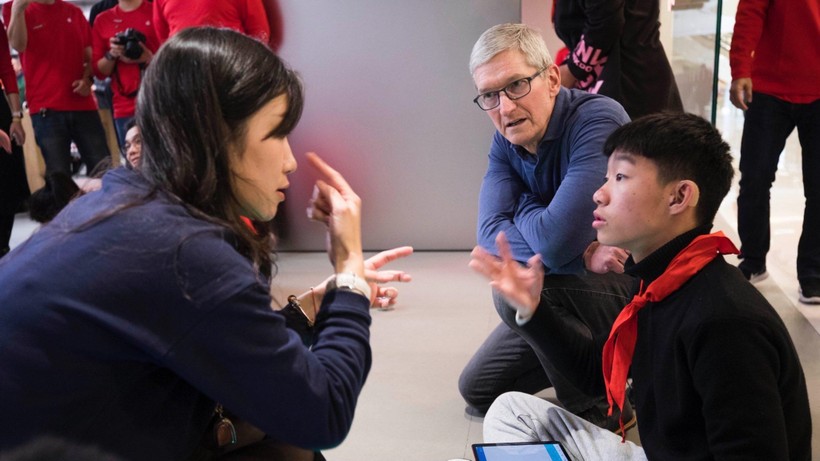 CEO Apple xuất hiện tại Trung Quốc trong tuần qua. Ảnh: ChinaDaily