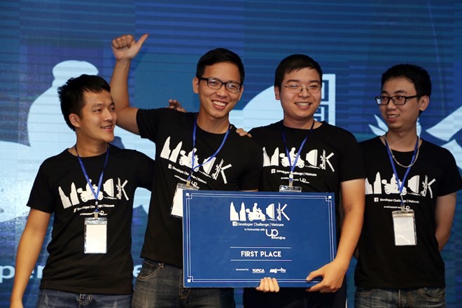 Đội giành chiến thắng tại cuộc thi lập trình do Facebook và UP Co-working Space tổ chức. (Nguồn: BTC)