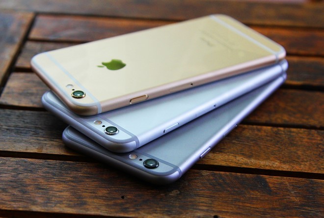 Các mẫu iPhone đời cũ đang được cửa hàng giảm giá mạnh để kéo sức mua tăng lên trong dịp cuối năm.