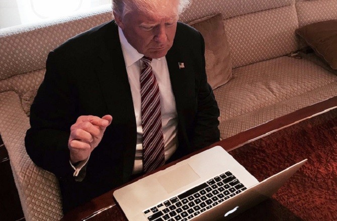Ông Donald Trump không thường xuyên sử dụng máy tính 