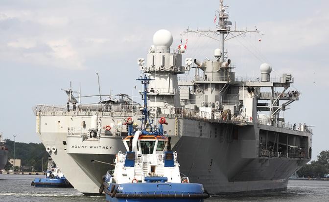 Tàu Hải quân Mỹ USS Mount Whitney tại cảng Gdynia (Ba Lan). Ảnh Zuma/TASS)