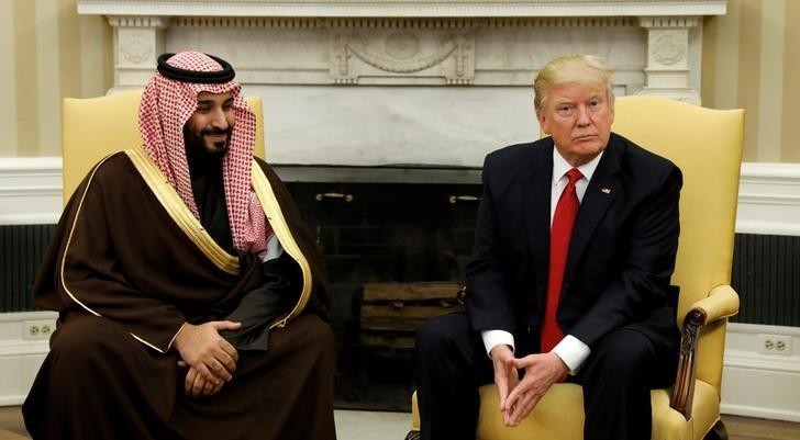 Tổng thống D. Trump tiếp Phó Thái tử, Bộ trưởng Quốc phòng Ả rập Xê út Mohammed bin Salman tại Phòng Bầu dục trong Nhà Trắng ngày 14/3/2017. Ảnh REUTERS/Kevin Lamarque