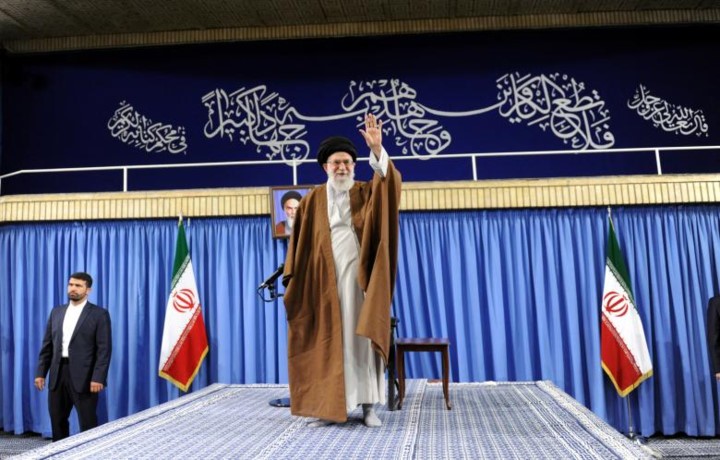 Lãnh tụ tinh thần tối cao Iran Ayatollah Ali Khamenei xuất hiện trong một sự kiện ở Tehran trước thềm bầu cử