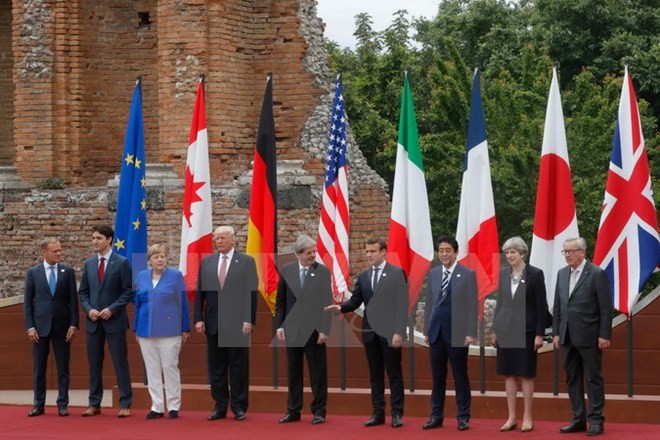 Nguyên thủ các nước chụp ảnh chung tại hội nghị. (Nguồn: AFP/TTXVN)