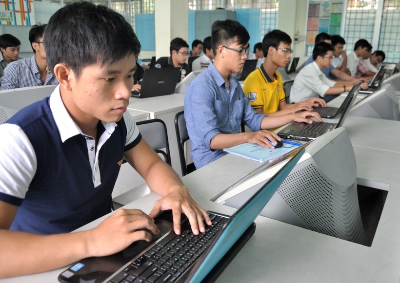 Lương ngành công nghệ thông tin đều nằm trong top 10 ngành có mức lương trung bình cao tại Việt Nam. Ảnh minh hoạ: Internet.