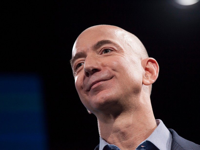 Jeff Bezos - CEO Amazon vừa giành được danh hiệu người giàu nhất thế giới từ tay Bill Gates