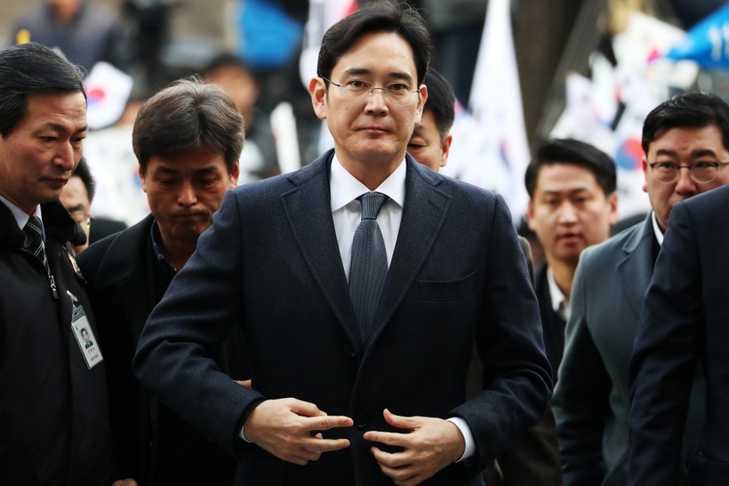Lee Jae Yong  (hay được phương Tây biết đến dưới cái tên Jay Y. Lee) Thái tử của tập đoàn Samsung