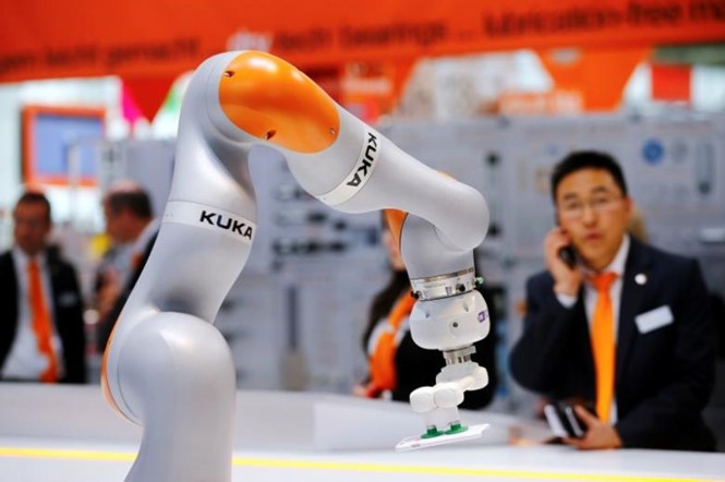 Robot sẽ là nguồn lao động thay thế con người trong tương lai không xa. Ảnh Reuters