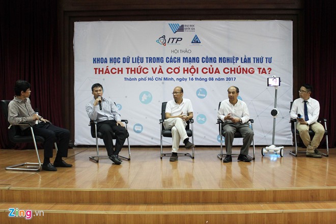 Nhà khoa học và doanh nghiệp cùng tham gia phiên thảo luận về thách thức và cơ hội của Việt Nam trong CMCN lần thứ tư.