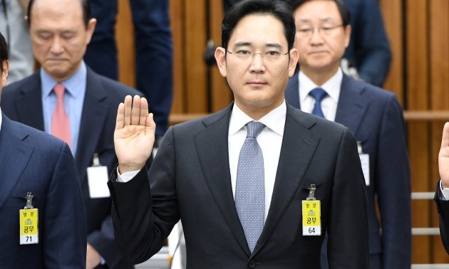 Lee Jae Yong trong phiên xét xử tại Tòa án Trung tâm quận Seoul.