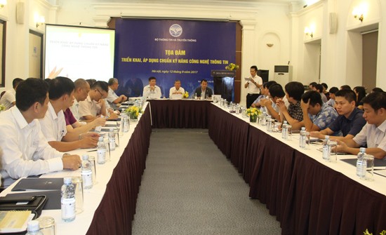 Thứ trưởng Bộ TT&TT Nguyễn Thành Hưng chủ trì buổi tọa đàm "Triển khai, áp dụng chuẩn kỹ năng CNTT" vừa được tổ chức tại Hà Nội.