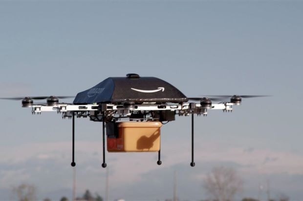 Hệ thống của chiếc UAV giao hàng cho phép kiểm soát các mảnh của nó rơi xuống địa điểm ít gây nguy hiểm cho người và công trình dưới mặt đất. Ảnh Amazon/AFP