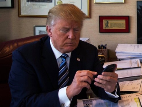 Tổng thống Trump lo ngại về việc rò rỉ thông tin ở Nhà Trắng.