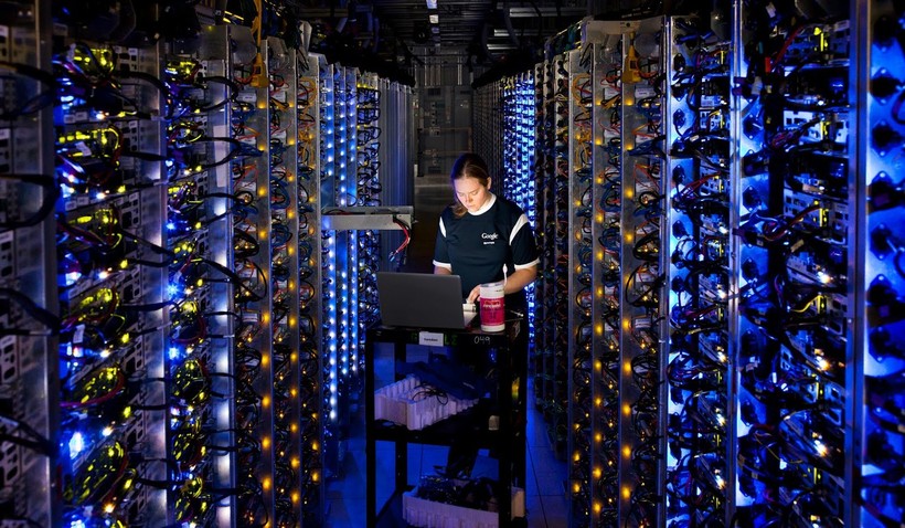Trung tâm dữ liệu của hãng Google đặt tại The Dalles, tiểu bang Oregon, xử lý hàng trăm triệu lệnh tìm kiếm mỗi ngày trên mạng Internet. Ảnh AFP