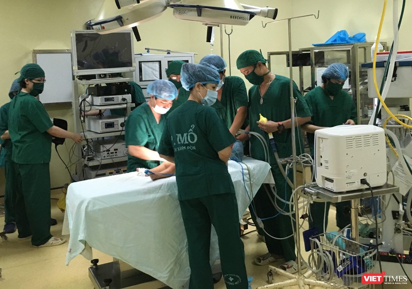 Một ca phẫu thuật nhi khá phức tạp tại Bệnh viện Xanh Pôn