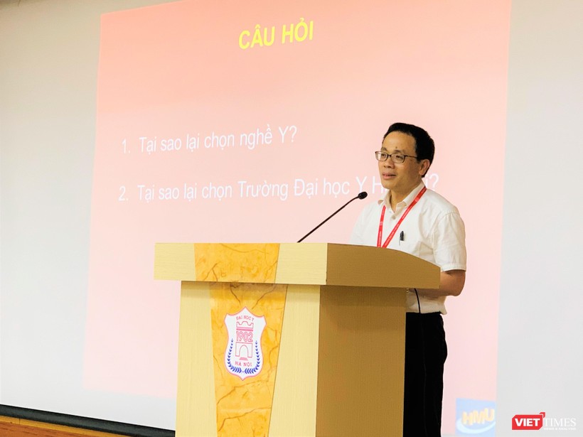GS.TS. Tạ Thành Văn - Hiệu trưởng Trường Đại học Y Hà Nội 
