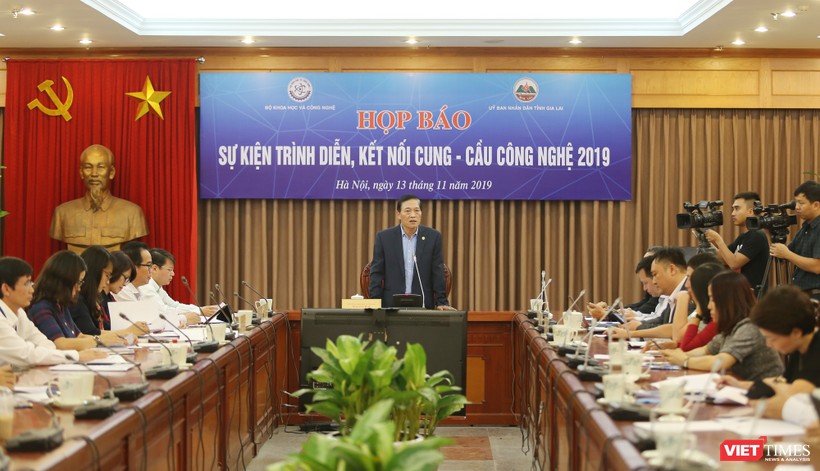 Thứ trưởng Bộ KH&CN Trần Văn Tùng chủ trì buổi họp báo