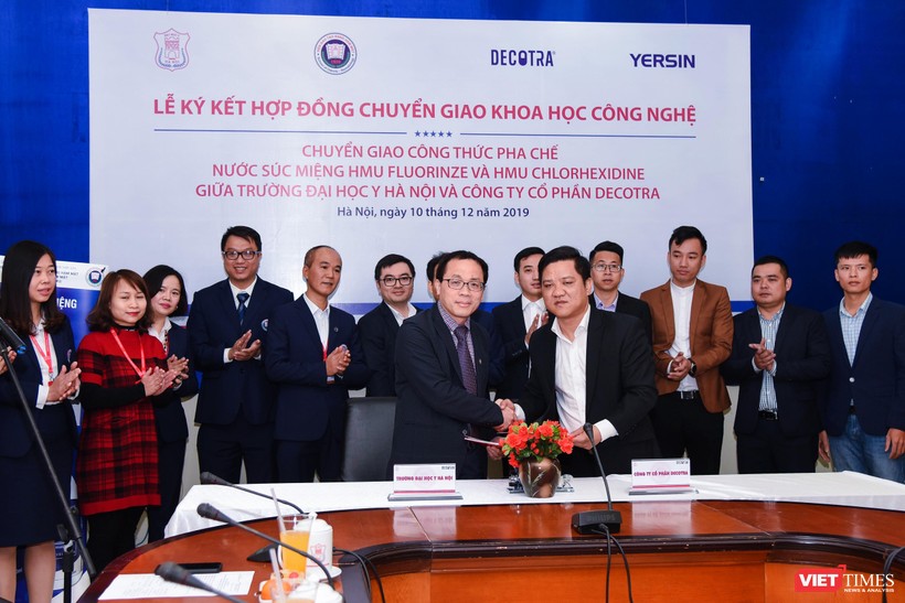 Lễ ký kết chuyển giao khoa học công nghệ lần đầu tiên của Trường Đại học Y Hà Nội 