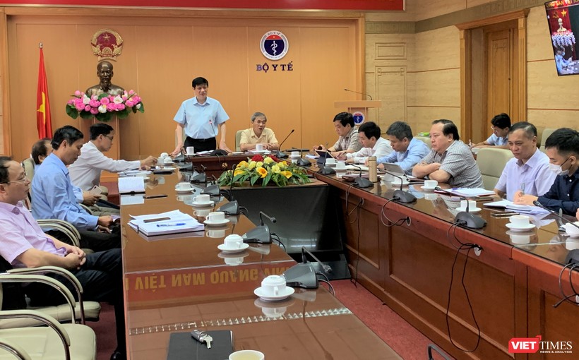 Quyền Bộ trưởng Bộ Y tế Nguyễn Thanh Long tại cuộc họp trực tuyến với Giám đốc Sở Y tế 63 tỉnh, thành phố trên toàn quốc vào sáng nay, 2/8. 