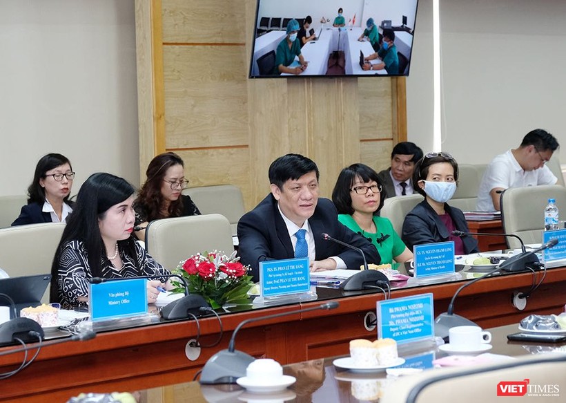 Q. Bộ trưởng Bộ Y tế Nguyễn Thanh Long: Việt Nam quan tâm đến mục tiêu kép là vừa đảm bảo giao lưu thương mại, vừa đảm bảo phòng, chống dịch bệnh (ảnh: Trần Minh)