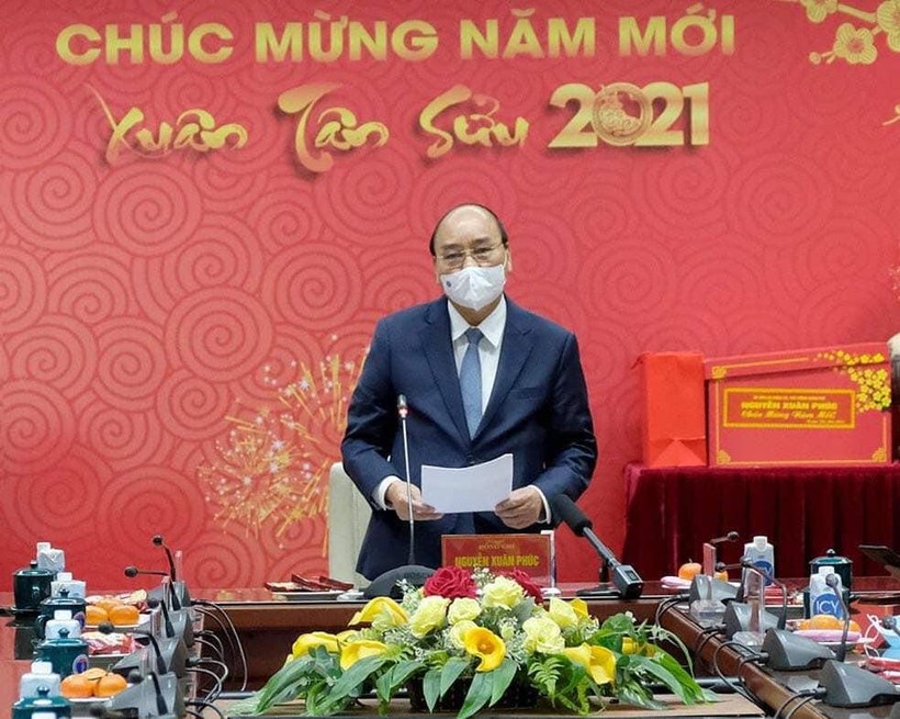 Thủ tướng Nguyễn Xuân Phúc đánh giá cao sự hy sinh của các “chiến sĩ áo trắng”