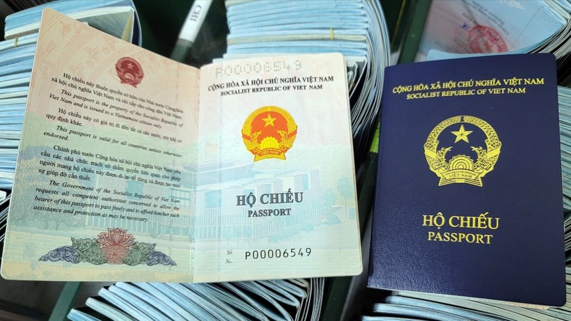 Bộ Công an đã thêm mẫu hộ chiếu phổ thông cấp theo thủ tục rút gọn, có 12 trang và có thời hạn không quá 12 tháng.