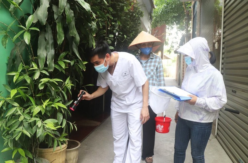 Kiểm tra công tác phòng, chống sốt xuất huyết ở Hà Nội (ảnh: Thu Trang)