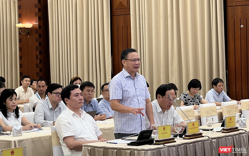 Ông Lê Văn Thanh - Thứ trưởng Bộ Lao động Thương binh và Xã hội - giải thích về việc lựa chọn phương án nghỉ Tết