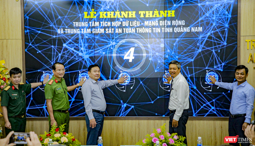 Lãnh đạo tỉnh Quảng Nam bấm nút chính thức đưa Trung tâm tích hợp dữ liệu tỉnh Quảng Nam vào vận hành.
