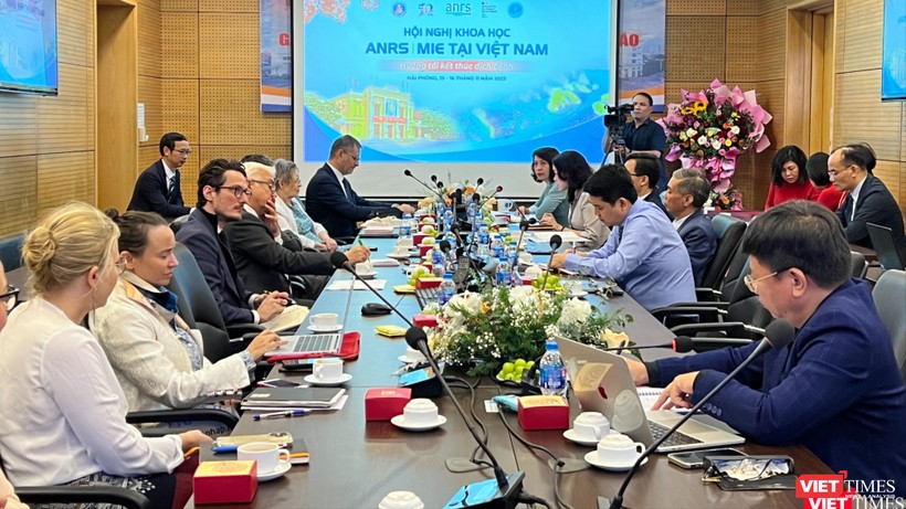 Thứ trưởng Bộ Y tế Nguyễn Thị Liên Hương đã có buổi làm việc với các nhà khoa học quốc tế và đề nghị hỗ trợ Việt Nam về phòng, chống các bệnh truyền nhiễm