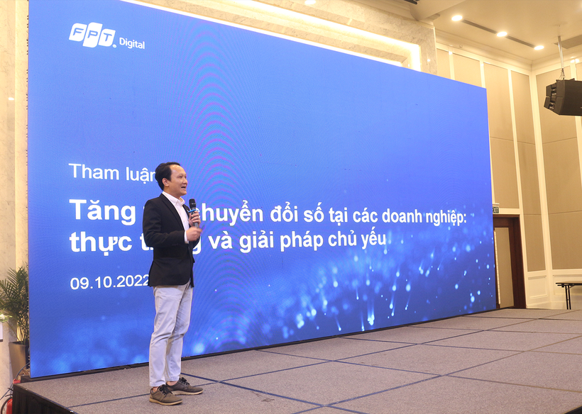 Ông Nguyễn Đức Minh - Giám đốc khối Nghiệp vụ doanh nghiệp và Tư vấn giải pháp tại FPT Digital đang trình bày tham luận.