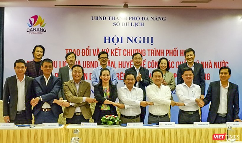 Quang cảnh buổi ký kết hợp tác giữa Sở Du lịch Đà Nẵng và UBND các quận, huyện