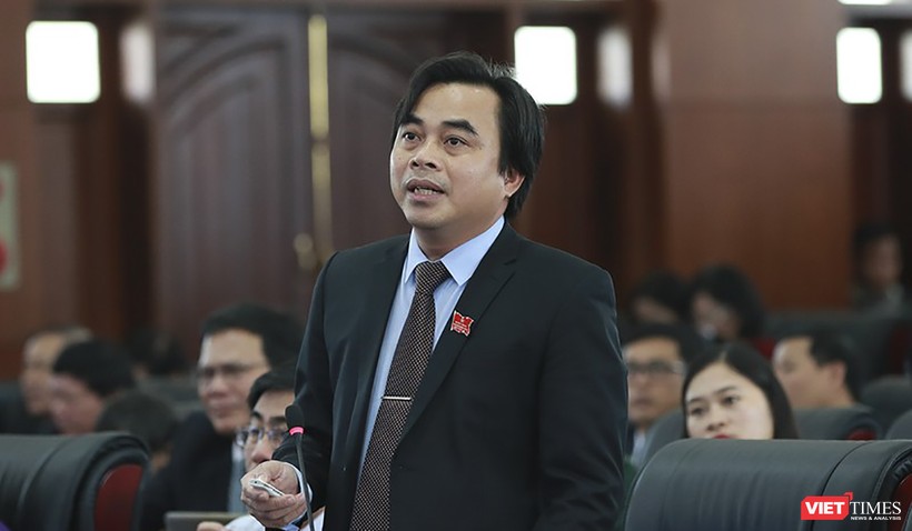 Ông Tô Văn Hùng - Giám đốc Sở TN&MT TP Đà Nẵng phát biểu tại kỳ họp HĐND TP Đà Nẵng