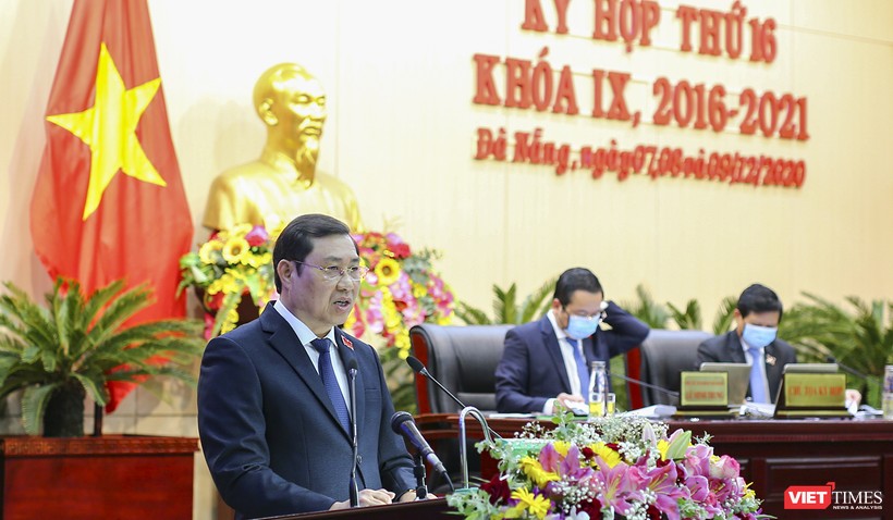 Ông Huỳnh Đức Thơ phát biểu tại kỳ họp thứ 16 HĐND TP Đà Nẵng khoá IX khi đang tại nhiệm Chủ tịch UBND TP
